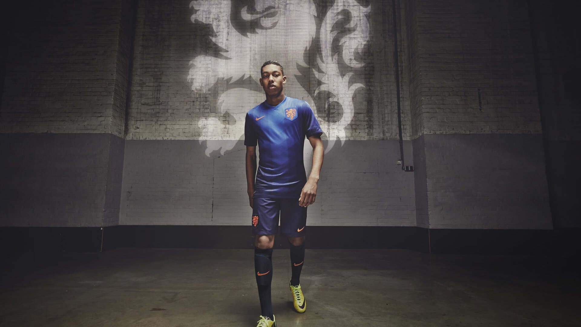 林丹重回母校激励学生追逐梦想,林丹 上校